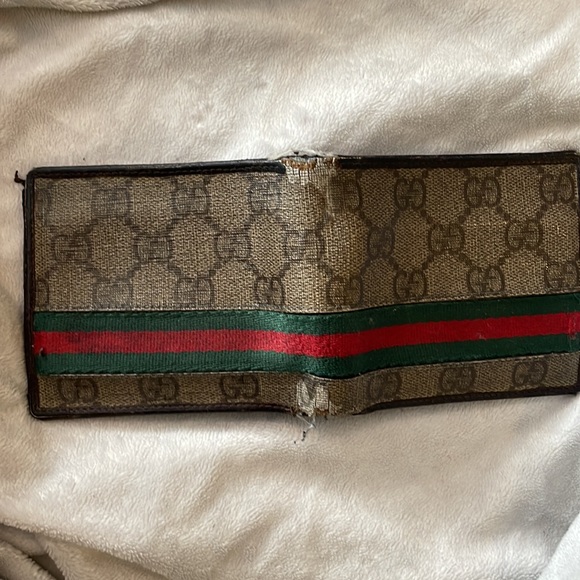Gucci Wallet (Authentic) - Picture 3 of 7